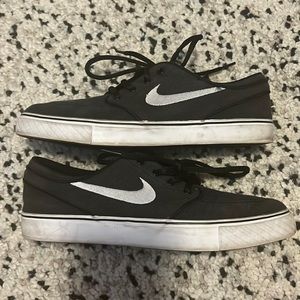7Y Nike SB Janoski’s